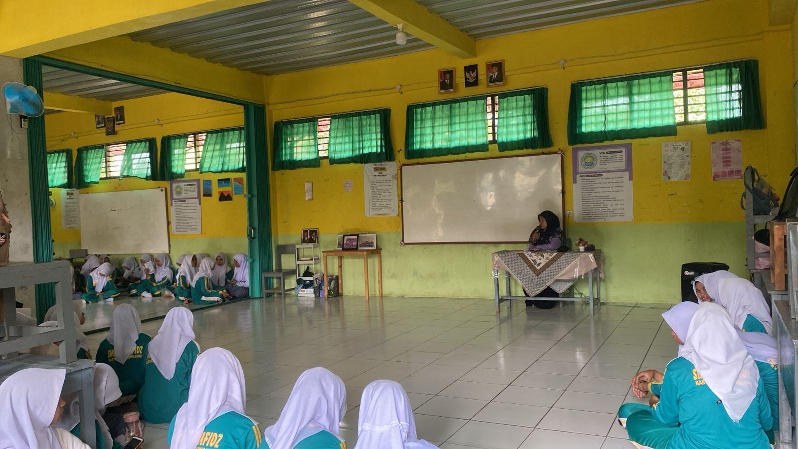 Keputrian SMK Al Hafidz: Menanamkan Adab kepada Sang Pencipta